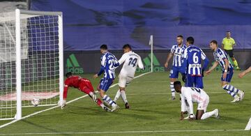 1-2. Casemiro marc¨® el primer gol.