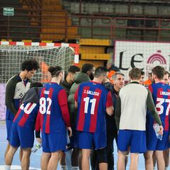El Barça aplasta a un Ademar que se olvidó de competir