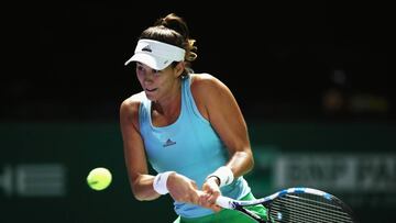SINGAPORE - OCTOBER 24: Garbine Muguruza of Spain plays a backhand in her singles match against Karolina Pliskova of Czech Republic during the BNP Paribas WTA Finals Singapore at Singapore Sports Hub on October 24, 2016 in Singapore. (Photo by Julian Finney/Getty Images)