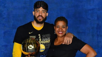 El jugador de la NBA consigui&oacute; el oro ol&iacute;mpico en Tokio 2020, igualando a su madre.