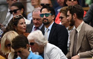 Los actores Lin-Manuel Miranda y Andrew Garfield en el palco real de la pista central del All England Club.