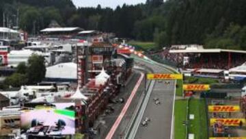 <b>UNA IMAGEN LEGENDARIA. </b>Hamilton sube Eau Rouge en 2010 en una carrera en la que se llevó el triunfo por delante de Webber y Kubica.