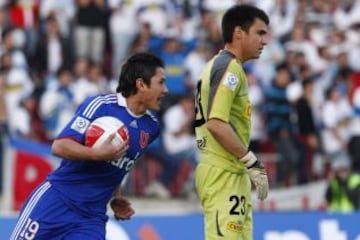 2011. Para muchos hinchas de la UC, el inicio de las últimas frustraciones. Después de ganar 2-0 en la ida, Universidad Católica pierde 4-1 la final de vuelta.