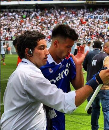 El mediocampista es hincha de la Universidad de Chile y no tiene problemas en reconocerlo. Cuando estaba fuera del club, el volante declaró que eso "desespera, porque uno vive los partidos como hincha". 