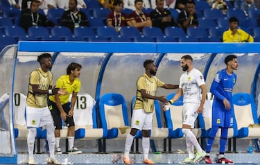 Tras 71 minutos disputados, Nuno Espirito Santo decide cambiar a Karim Benzema. El delantero ya había desbloqueado el partido con su asistencia y su golazo.
