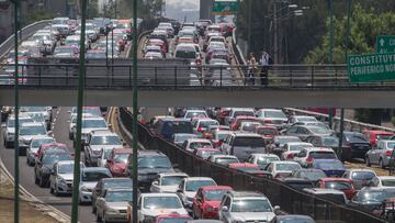 CIUDAD DE MÉXICO, 10MAYO2016.- Condiciones climáticas como un ambiente seco, poco viento y una intensa radiación solar, contribuyen a aumentar la cantidad de ozono en la Ciudad de México, además de las emisiones de 5.4 millones de autos transitando diariamente. 
FOTO: ISAAC ESQUIVEL /CUARTOSCURO.COM