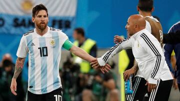 Sampaoli: "Messi siente, llora y disfruta como uno más"