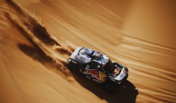 Carlos Sainz of Spain y Lucas Cruz.