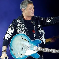 Sergio Ramos y Pilar Rubio esperan la llegada de Alejandro Sanz a la fiesta de madrugada