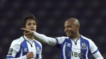 Yacine Brahimi celebra el gol del triunfo ante el Vitoria de Guimaraes