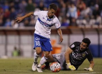 Diego Buonanotte dando muestras de su calidad. Acá elude al portero Castillo de la U. de Concepción.