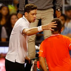“Recuerdo bien la bienvenida que me dieron en su casa”: Moutet calienta el duelo con Jarry en Roland Garros