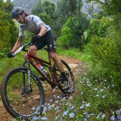 Sarrou y Beers hacen buenos los pronósticos: triunfo en el prólogo