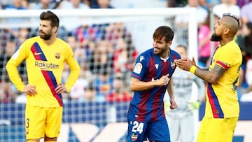 El chileno jugó 64 minutos en la sorpresiva derrota del líder de LaLiga. El equipo del volante regaló el segundo tiempo y su rival no lo desaprovechó.