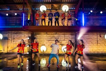 El artista venezolano es el compositor de &LaLaGol*, la canci車n del Campeonato del Mundo de Balonmano Femenino 2021 y en cuyo videoclip aparecen las Guerreras.