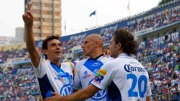 Alejandro Acosta festeja uno de sus tantos marcados frente a Cruz Azul, en el último partido que Puebla ganó en el Estadio azul