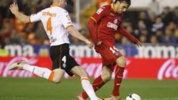Pedro León, ante el Valencia.