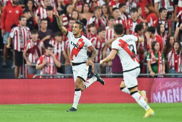 0-1. Óscar Trejo celebra el primer gol.