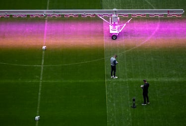 Los deportes de pelota ovalada, por sus niveles de contacto físico, generan más desperfectos en la superficie.