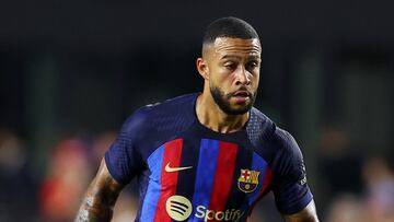 FORT LAUDERDALE, FLORIDA - JULY 19: Memphis Depay #9 of FC Barcelona controls the ball during the second half of a preseason friendly against Inter Miami CF at DRV PNK Stadium on July 19, 2022 in Fort Lauderdale, Florida.   Michael Reaves/Getty Images/AFP
== FOR NEWSPAPERS, INTERNET, TELCOS & TELEVISION USE ONLY ==