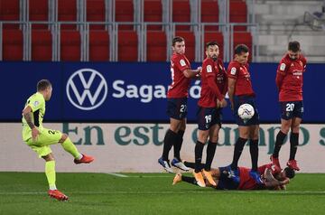 Trippier lanza una falta. 