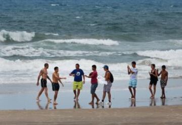 Pique y Pedrito en la playa