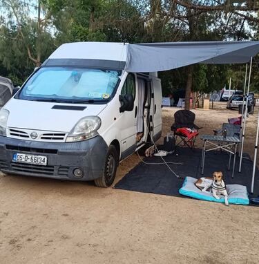 Un británico deja su trabajo para viajar por España en una furgoneta de 1.000 euros: “Los mejores cuatro meses de mi vida”