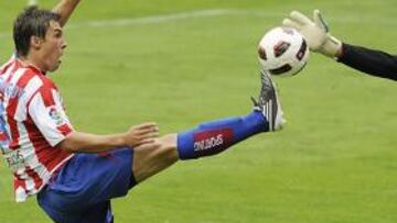 <b>VOLUNTARIOSO. </b>Sangoy dispuso de un par de buenas ocasiones de gol, pero no fue capaz de batir a Aouate