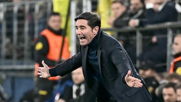 Villarreal's Spanish coach Marcelino Garcia Toral gestures on the touchline during the UEFA Champions League league phase day 6 football match between Villarreal CF and FC Copenhagen at La Ceramica Stadium in Vila-real on December 10, 2025. (Photo by JOSE JORDAN / AFP)