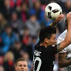 Los récords que Aránguiz buscará quitarle a Vidal en la Bundesliga