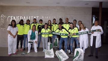 02/01/19 ELCHE
 VISITA HOSPITAL GENERAL UNIVERSITARIO Y HOSPITAL UNIVERSITARIO DEL VINALOPO 
 ENTREGA DE OBSEQUIOS REGALOS A NI&Ntilde;OS INGRESADOS 
 PACHETA GONZALO VERDU TEKIO MANUEL SANCHEZ SORY KABA JERO OTIA VERO  RIZOS RAFA FERNANDEZ Y SAMU