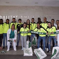 Pacheta sube al avión a Nacho Gil y Calvo pendiente de Sepulcre