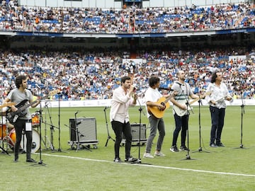 Real Madrid and Chelsea legends play out classic at Bernabéu