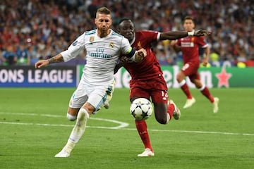 Ramos y Mané, en la final de la Champions 2018.