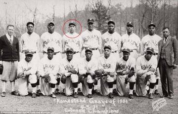 El jugador señalado es Evans en la foto oficial de los Grays en 1931|.