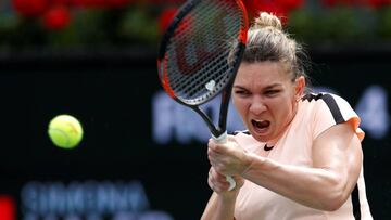 Halep gana a Wang y Kasatkina sorprende a Wozniacki