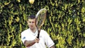 <b>CONTENTO.</b> Javi Moreno estuvo jugando ayer por la tarde al tenis en Silla.