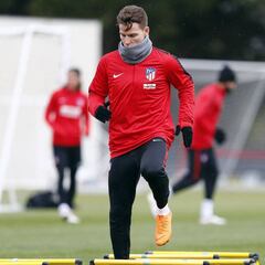 Simeone prueba con Griezmann y Costa en el once