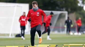 Simeone prueba con Griezmann y Costa en el once