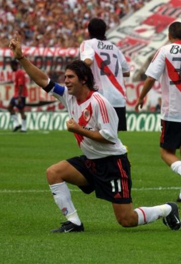 Marcelo Salas anot&oacute; su &uacute;nico hattrick en el extranjero por River Plate, en el 4-2 ante Liga de Quito por la Copa Libertadores 2005 (26 de mayo).