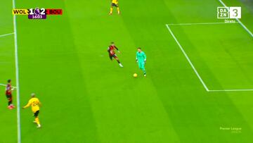 Lo de los porteros se empieza a ir de las manos: surrealista gol en la Premier League