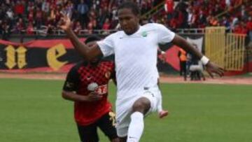 El colombiano está a tres goles de Mario Gómez líder de la tabla de goleadores