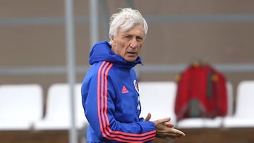 José Pékerman durante un entrenamiento de la Selección Colombia.