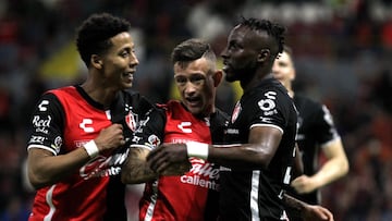 Julian Qui�ones (R) of Atlas celebrates his goal against Mazatlan with teammates during their Mexican Clausura tournament football match, at the Jalisco stadium, in Guadalajara, Jalisco State, Mexico, on January 12, 2023. (Photo by Ulises Ruiz / AFP)