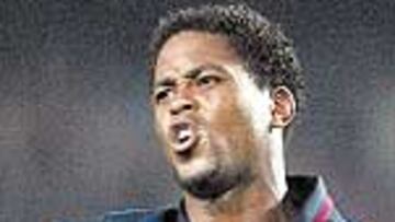 <b>SALIDA INMEDIATA</b>. A Kluivert le quedan dos telediarios en el Barça.