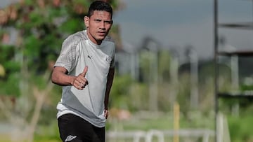 Alexander Mej&iacute;a, experimentado volante colombiano, tendr&iacute;a todo listo para jugar en el Junior de Barranquilla. Mej&iacute;a rescindi&oacute; su contrato con Libertad.