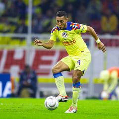 Napoli mantiene interés en Sebastián Cáceres, pero América tomará la decisión final