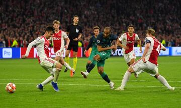 Lucas Moura hizo 'hat-trick' y le dio el pase a la final de la Champions al Tottenham al remontar el partido y hacer ganar a su equipo 2-3.