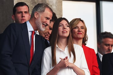 el Rey Felipe VI y la Princesa Sofia en el palco del  Olympiastadion de Berlín.