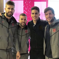 El bético Marc Bartra 'anima' al Barcelona contra el Sevilla